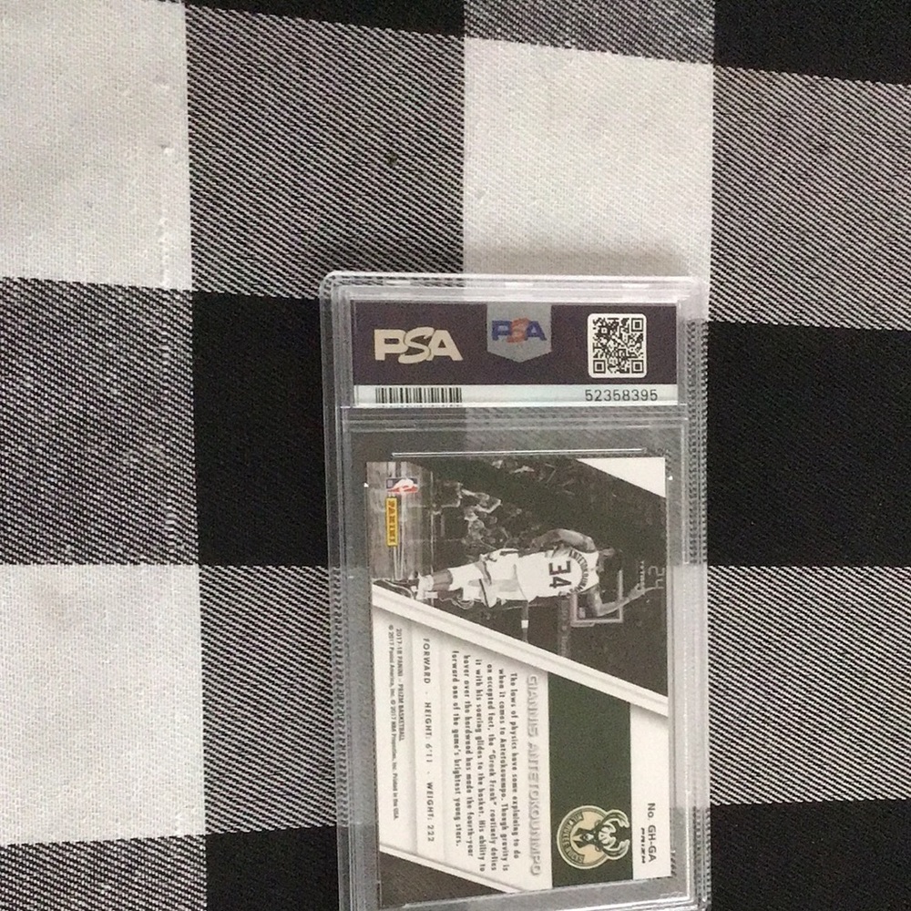 Giannis Antetokounmpo graded card - Picture 6 of 6